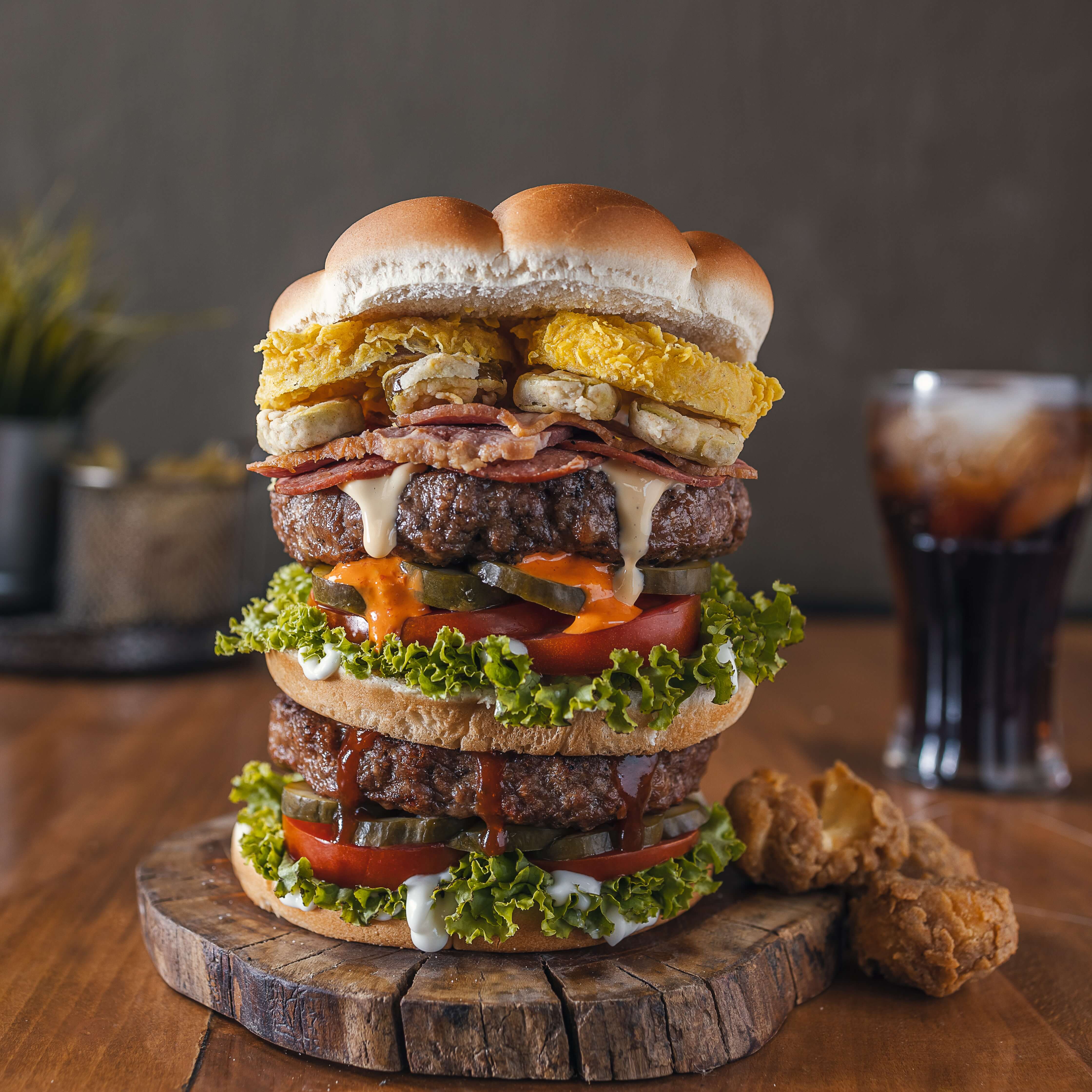 Mega Burger